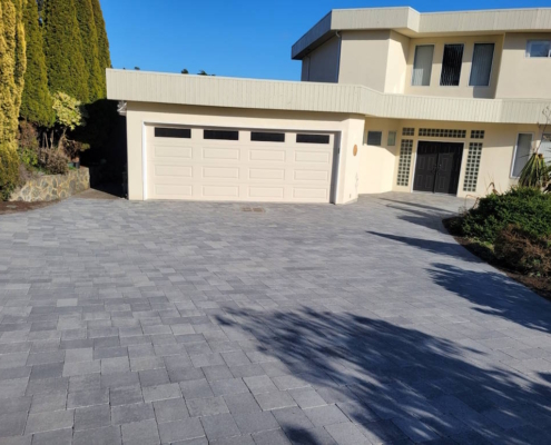 paving stone driveway after new installation